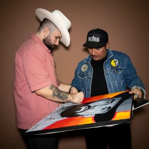 DEL ESTUDIO AL CAMERINO: ARTE CANCUNENSE LLEGA A MANOS DE CARÍN LEÓN